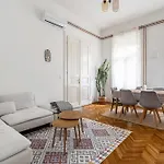 Cedar Suite Apartment