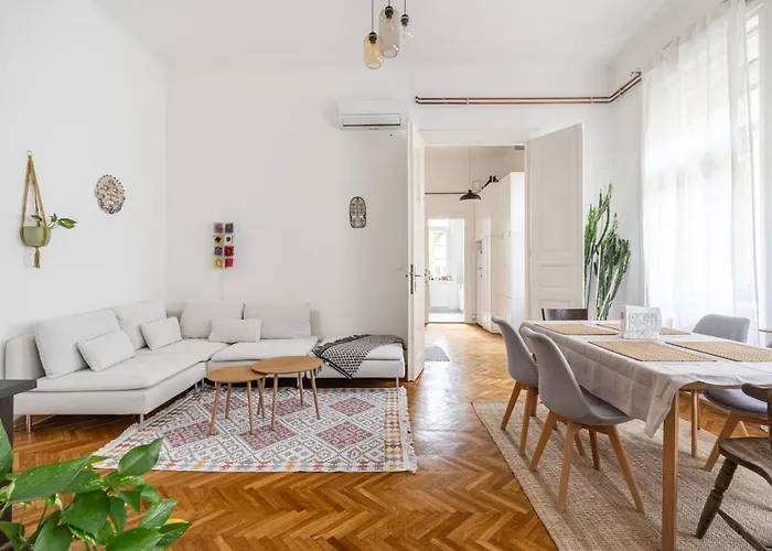 Cedar Suite Apartment